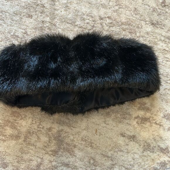 Kathleen for sweet herb, Black Faux Fur Collar - Picture 3 of 6